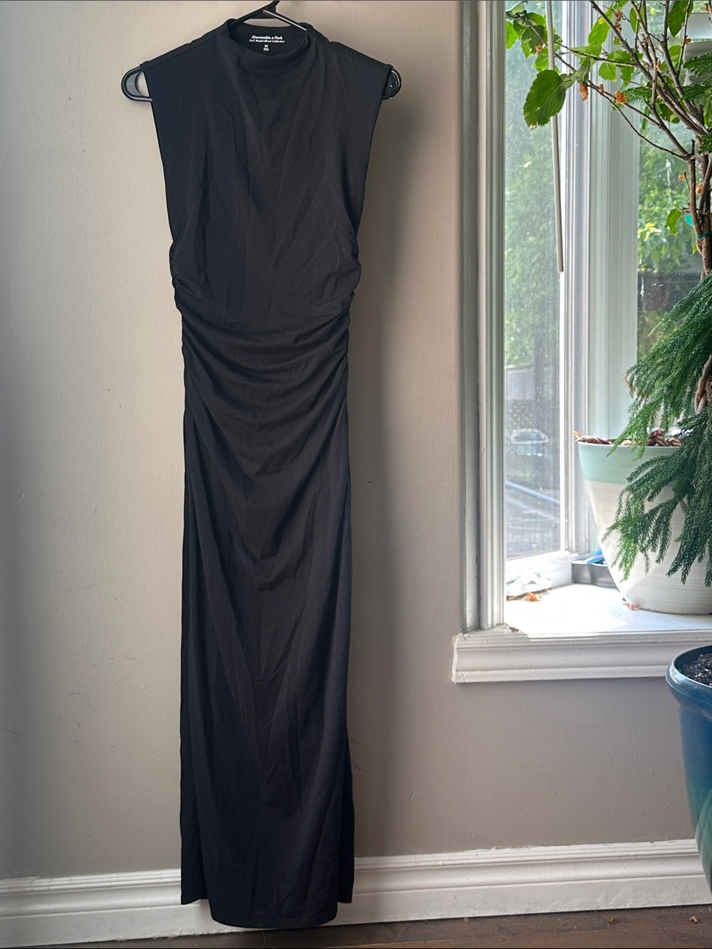 Abercrombie and Fitch Paloma Sleeveless Black Maxi Dress - Picture 2 of 6